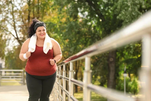 Mulher se exercitando