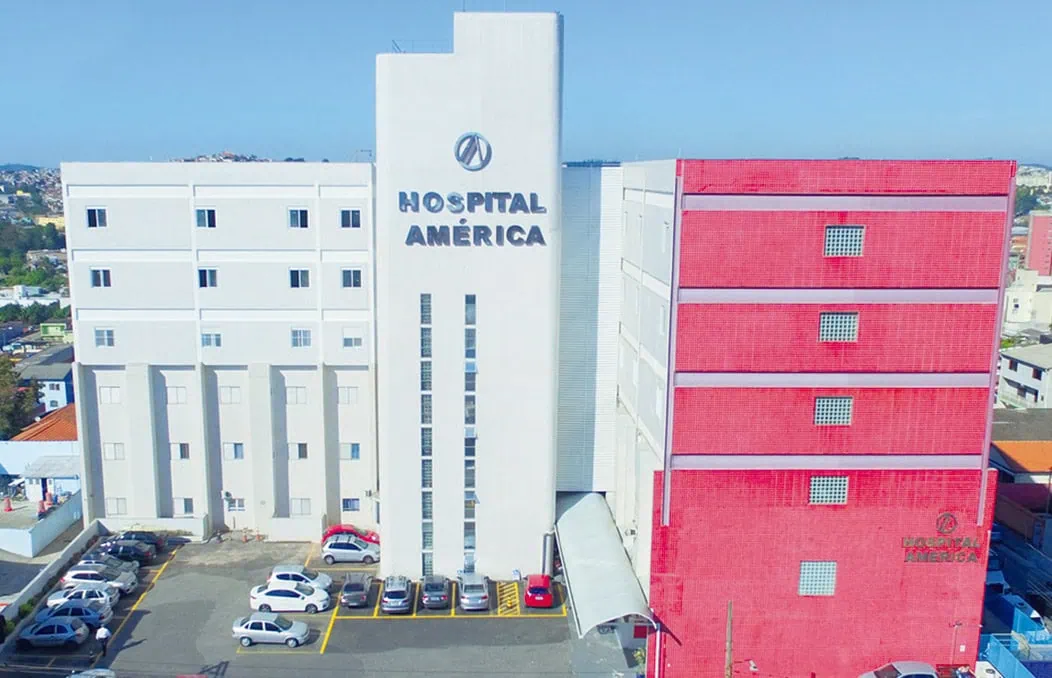 SP - hospital-america - Mauá Fachada do Hospital América de Mauá, SP. Prédio branco e vermelho