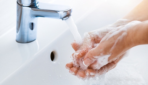A importância de higienizar bem as mãos