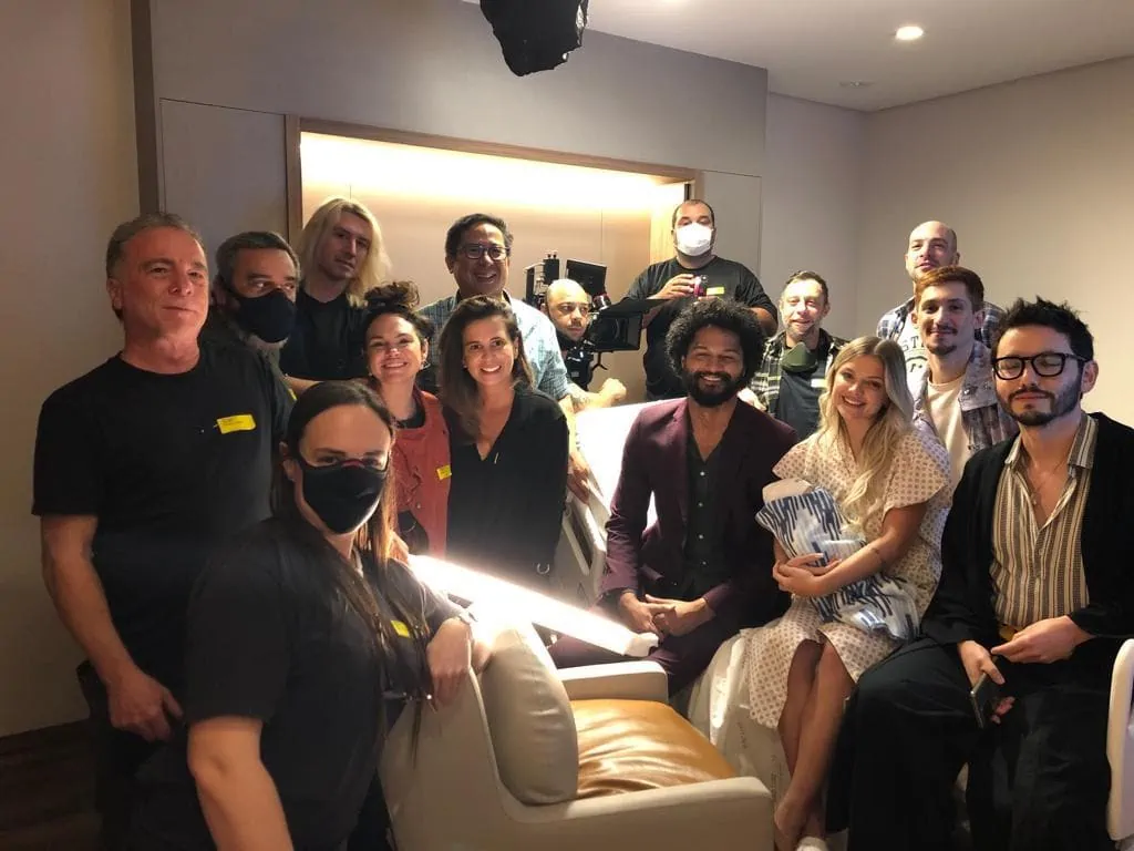 Paris filmes Um dia 5 estrelas todo elenco cena hospital e camera de cinema
