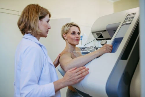 Older,Woman,Having,Yearly,Mammography,For,Preventive,Healthcare