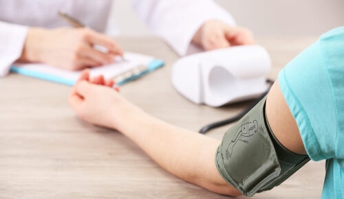 Hipertensão, colesterol e diabetes: um trio de risco para o AVC