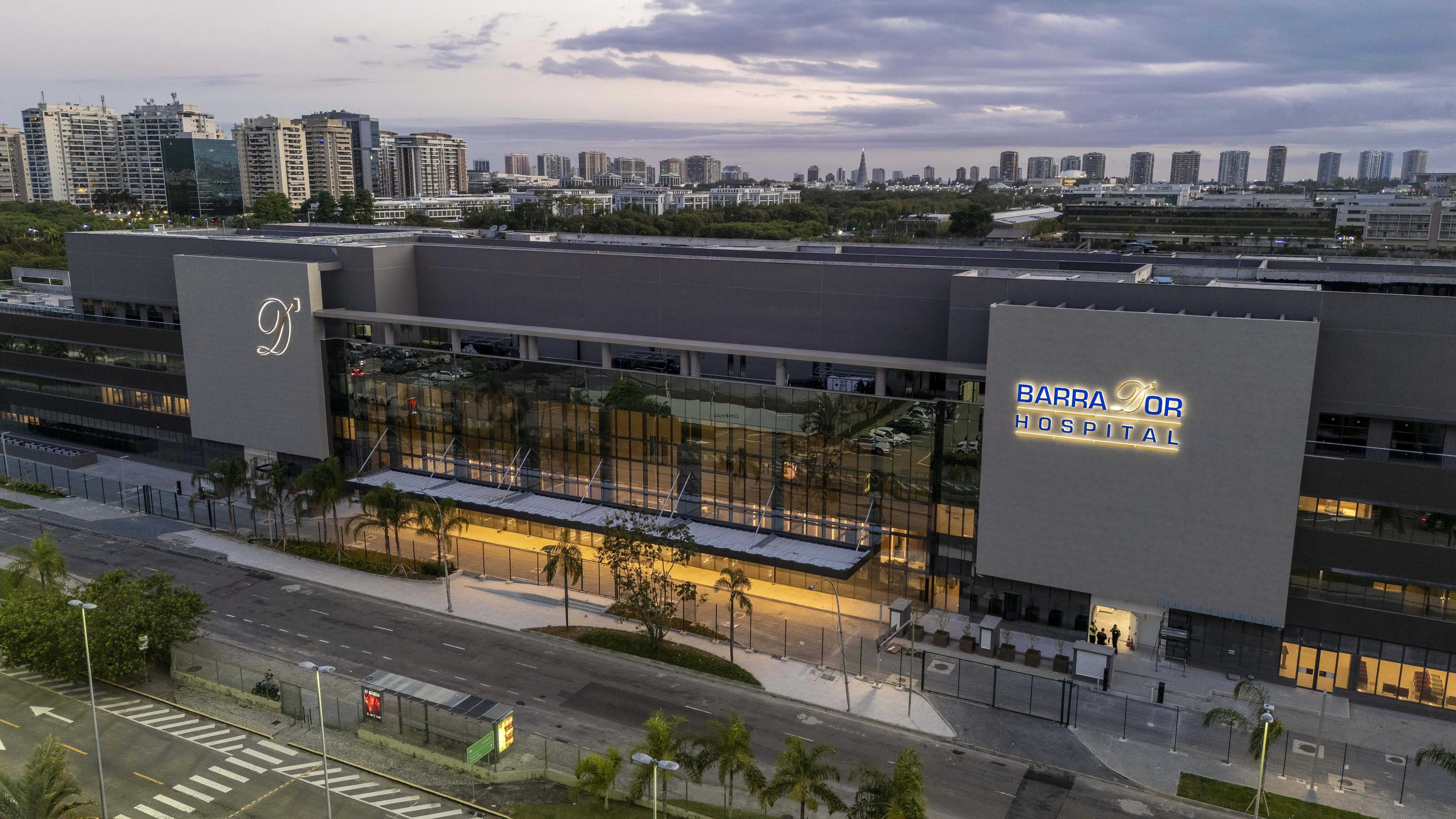 Novo Barra D'Or - fachada à noite