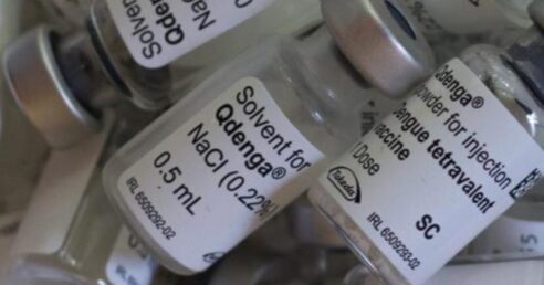 Imagem de ampola da Vacina contra a Dengue QDenga - Foto: Raquel Portugal / Fiocruz Imagens