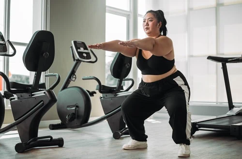 Plus,Size,Asian,Woman,Exercises,In,Gym.,Beautiful,Overweight,Woman